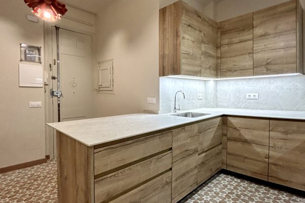 Cocina y acceso vivienda